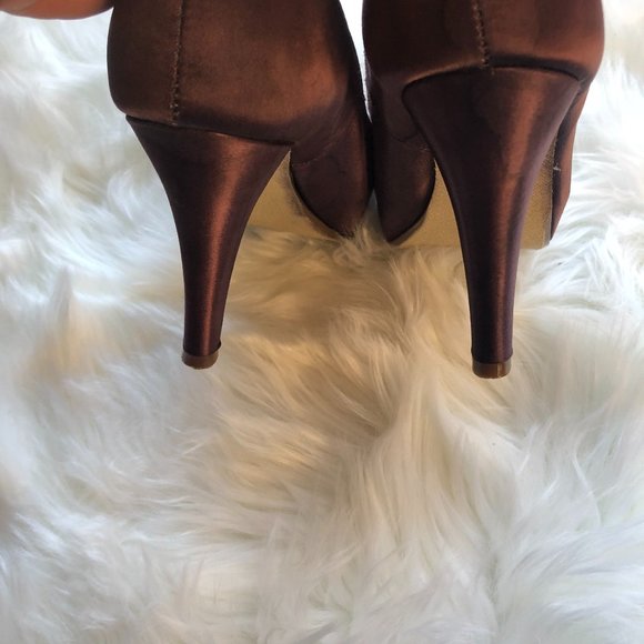 Michaelangelo "Paloma" Dyeable Heels - Picture 10 of 12